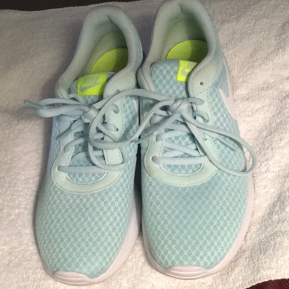 nike tanjun baby blue